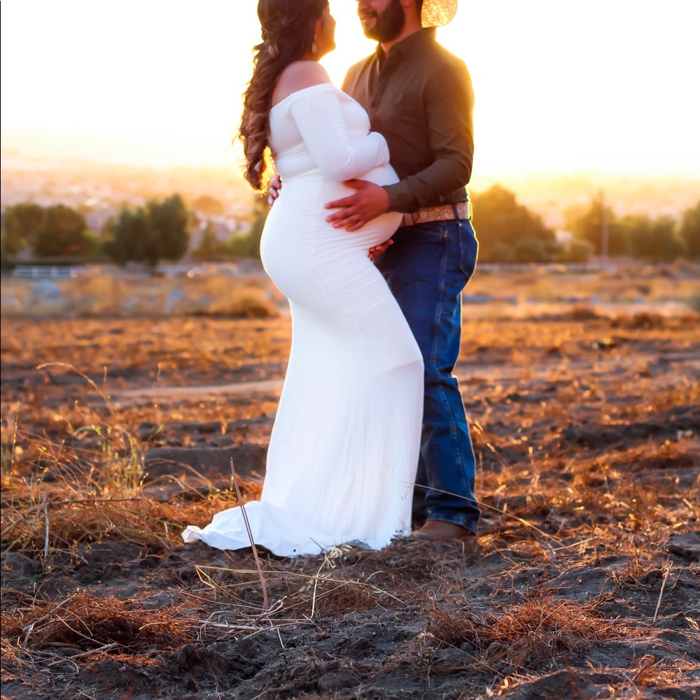 White long sleeve maternity dress